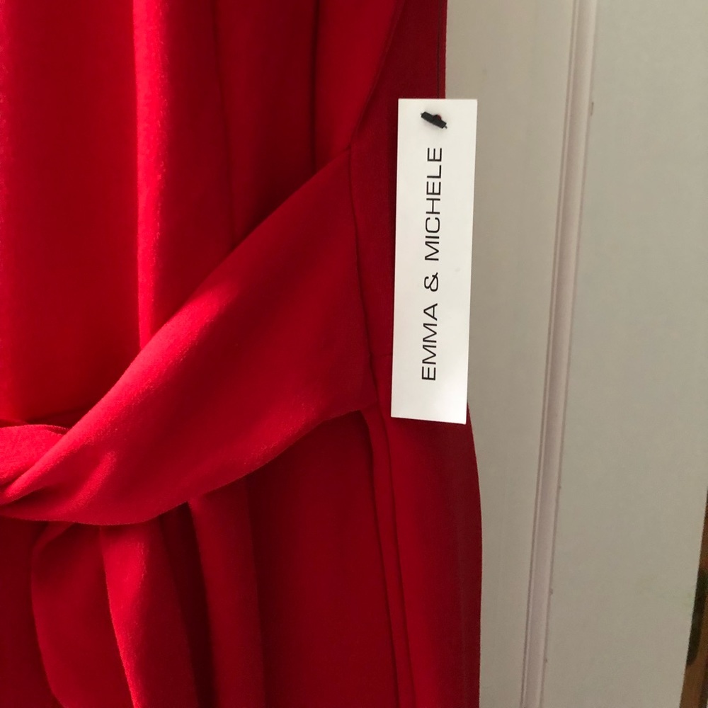 Elegant Red Sleeveless Dress - Picture 3 of 5